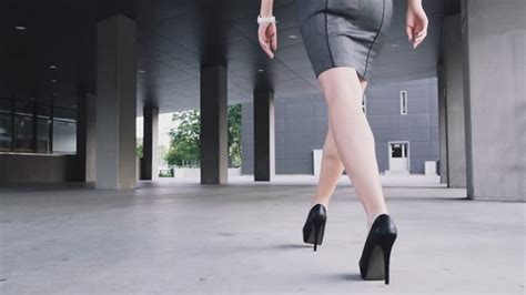 How To Walking Heels 7 Amazing Tips For Learning To Walk In High Heels