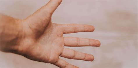 Nov 30, 2020 · according to the farmer's almanac, it's an itchy right palm that signifies money is coming in, and an itchy left palm means you're going to be, unfortunately, paying money out. Left Palm Itches: Medical and Spiritual Reasons Why