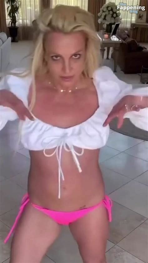 Britney Spears Flashes Her Nude Boob 9 Pics Video Thefappening