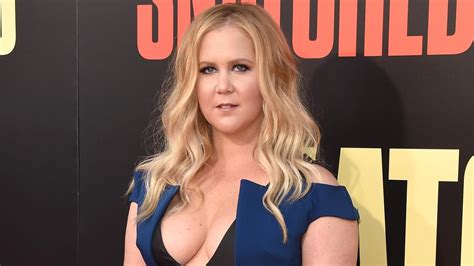 Amy Schumer Poses Nearly Naked Addresses Netflix Equal Pay Controversy I Will Continue To
