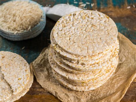 A typical plain rice cake contains just 35 calories. Are Rice Cakes Healthy? Nutrition, Calories and Health Effects