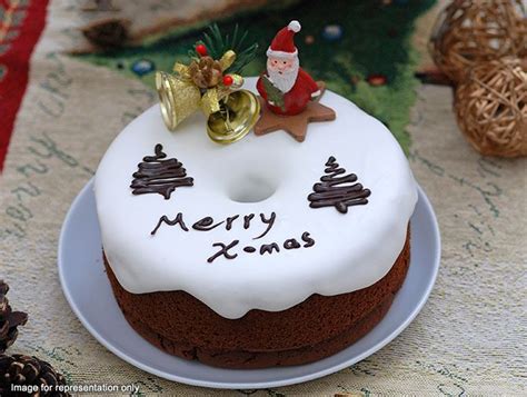 Tom cruise has more than one favourite food, which includes pasta, junk food and lobster. Tom Cruise Christmas Cake / Tom Cruise Accidentally Sent ...
