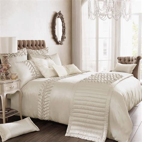 Things To Keep In Mind While Buying Luxury Bedding Sets
