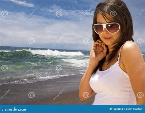 Ragazza Sulla Spiaggia Fotografia Stock Immagine Di Goda 15030568