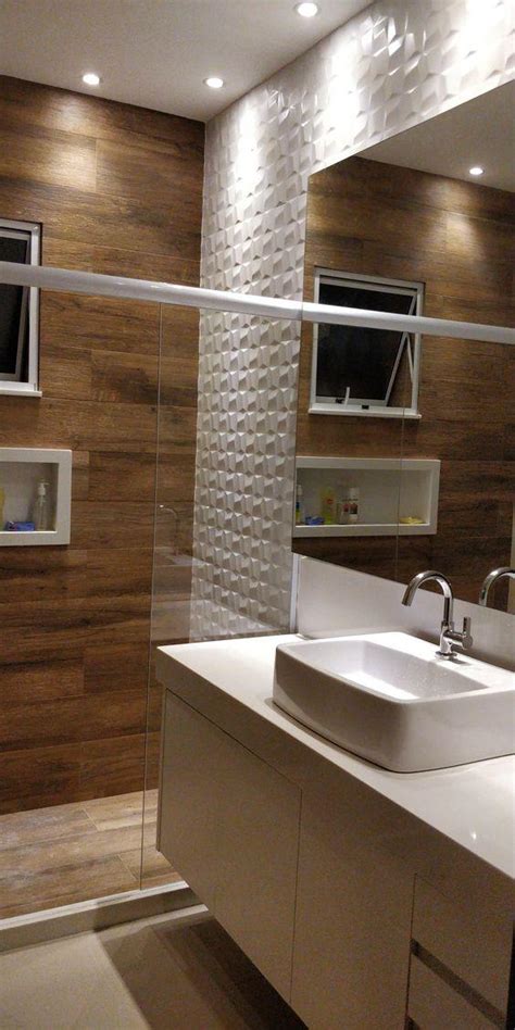 Inspirações de banheiros com porcelanato amadeirado Revestindo a Casa