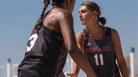The Lo Down What Makes The Perfect Beach Volleyball Duo Hail Varsity