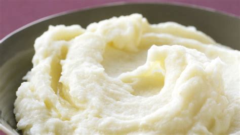 When the butter has melted, add the potatoes and mash with a potato masher. Garlic Mashed Potatoes