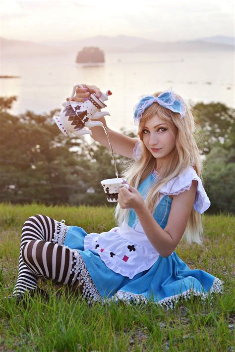 Alice In Wonderland By Elara On Deviantart Cosplay Alice In Wonderland
