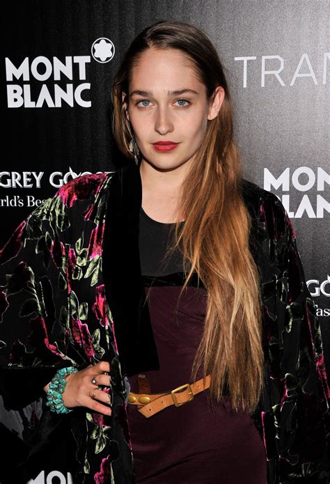 Look At This Picture Of Jemima Kirke Reawaken Your Love For Lip Stains