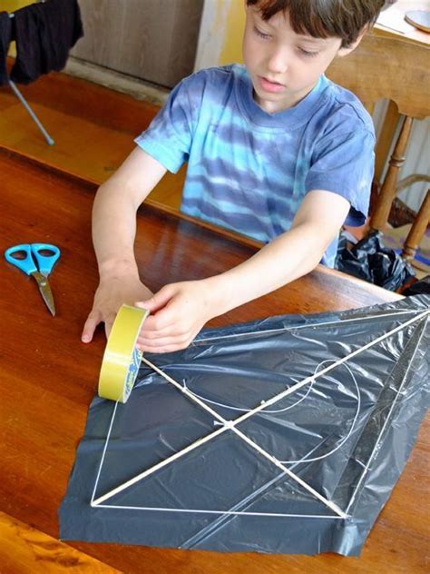 How To Make An Easy Homemade Kite With Thinly Spread Homemade Kites