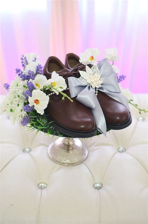 Mudah nak buat secara diy. Hantaran - kasut | Bling wedding, Wedding design ...