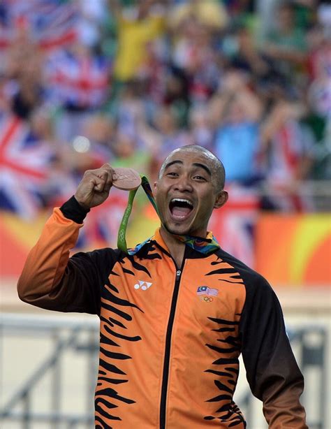 He also loves to be involved in several azizul hasni awang and firdaus shah sahrom of malaysia hold malaysia's flag after winning gold medal and silver medal in the men's sprint. 'Maaf Chief. Ia Bukan Emas' - Kata Azizulhasni Awang # ...