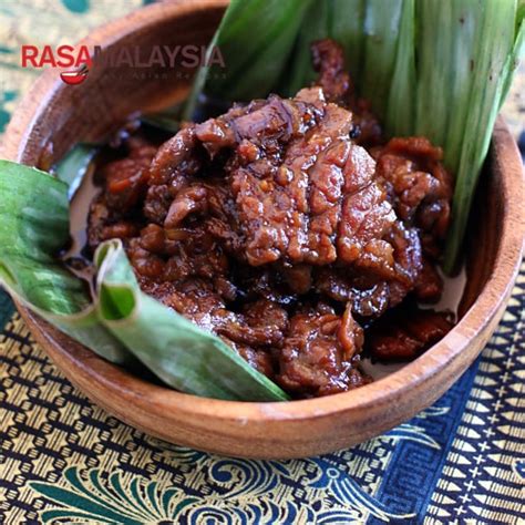 Cut the steak against the grain into slices about ½ inch thick. Daging Masak Kicap (Soy Sauce Beef) | Easy Delicious Recipes