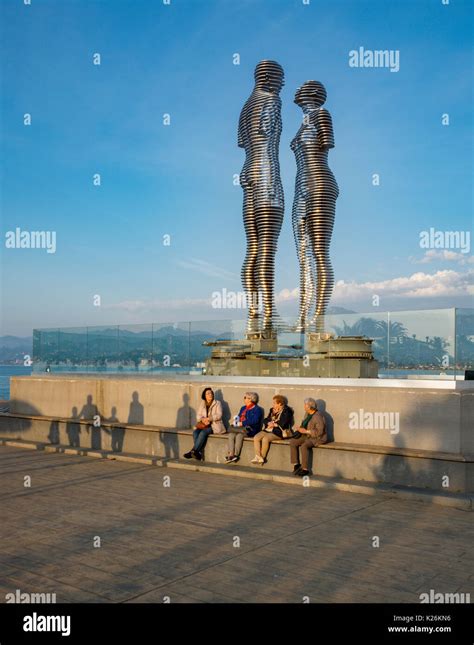 Moving Metal Statues Of Ali And Nino By Tamara Kvesitadze In Batumi