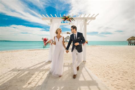 What Is Eloping And Most Common Reasons Couples Do It Sandals