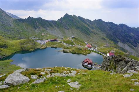 Hai Prin România 10 Lacuri Naturale Pentru O Escapadă La Munte Patru