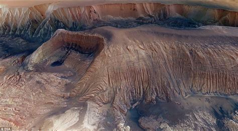 Mars In 3d Images Reveal Red Planets Grand Canyon In Detail Daily