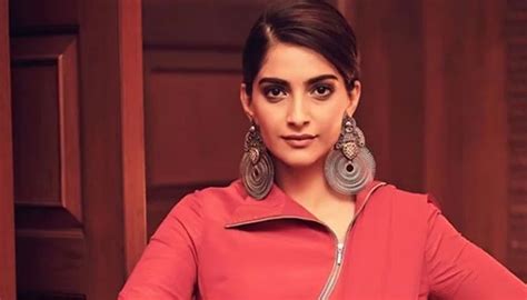 Sonam Kapoor Flaunts Her Pregnancy Glow In Style See