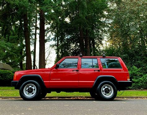 1998 Jeep Cherokee Xj 4x4 4dr Very Rare 5 Speed Manual Only 141k Miles