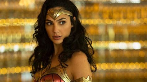 Gal Gadot Shares Stunning First Pic Of Wonder Woman In Ww84 Reveals New Costume Hollywood