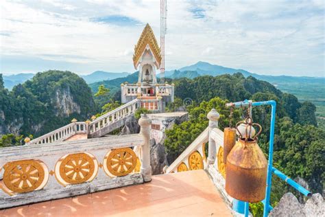 Visión Desde El Templo Budista De La Cueva Del Tigre Krabi Foto De