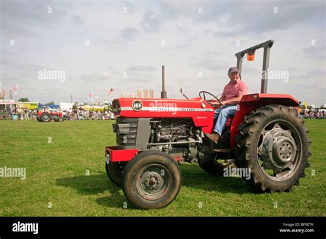 Tracteur Massey Ferguson 165 Vintage Photo Stock Alamy