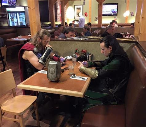 Awkward family dinner | JPEGY - What the Internet was meant for