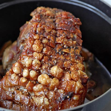 Schweinebraten mit knuspriger Kruste in Biersauce Rezept