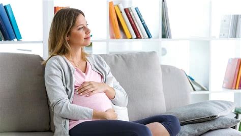 Simak 15 tanda kehamilan agar selain telat haid, ternyata ada ciri ciri hamil lainnya yang bisa menunjukkan tanda positif terjadinya pembuahan. Ciri-ciri Hamil Muda Dilihat dari Perubahan Bentuk Perut