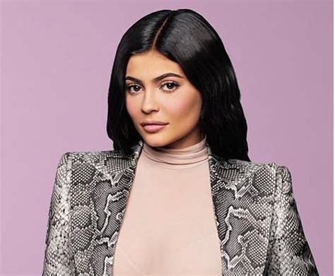 She's harnessed her family's fame to launch her own business ventures including a successful cosmetics line, kylie cosmetics, and earned. Kylie Jenner envuelta en polémicas: ¿Qué ocurrió ahora ...