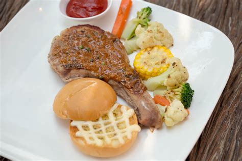 Pork chops are rich in protein and are ideal for our active kids to eat. How to Make Smoked Pork Chops in Your Electric Smoker ...