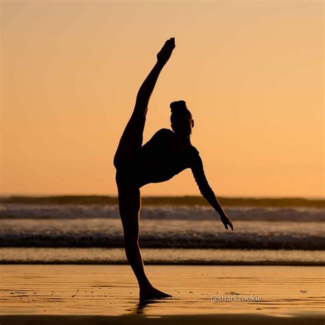 26 Breathtaking Shots Of Ballerinas Against Stunning Beach Backdrops