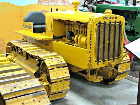 Truckingworldwide 1933 Caterpillar 25 Wide Old Tractors Vintage