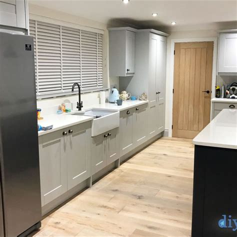 A solid 105mm wide oak frame with grooved joints epitomise honest craftsmanship. An Innova Linwood Dove Grey Shaker Kitchen in 2020 | Grey shaker kitchen, Kitchen stocked, Cheap ...