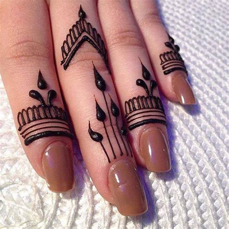 easy mehndi designs for fingers