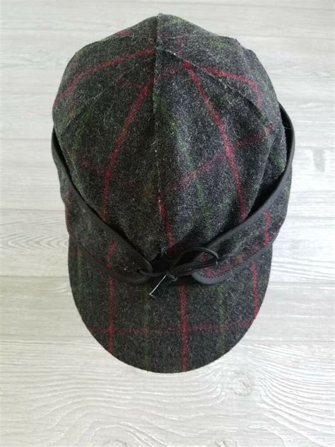 Stormy Kromer 1903 Wool Plaid Gray Red Hat Cap Tie Front Unisex Size 7