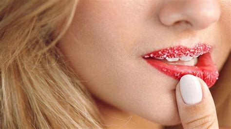 Why You Should Exfoliate Your Lips