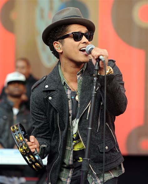 Learn more about mars's songs, albums, and grammy awards. Bruno Mars Performs At NBA All-Star Game Pre-Show - That ...