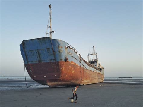 Mehdi Nazeri Last Beach Lensculture