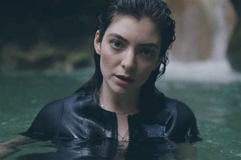 Solar power by lorde photograph: Lorde Releases Statement Updating Fans on New Music - V ...
