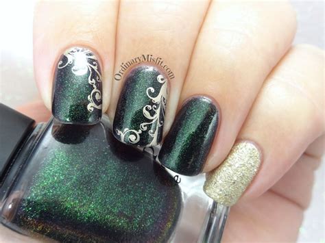 I loved the idea of combining green with gold and i choose to put a very simple design on it. Green and gold swirls | Green nail designs, Pretty nail ...