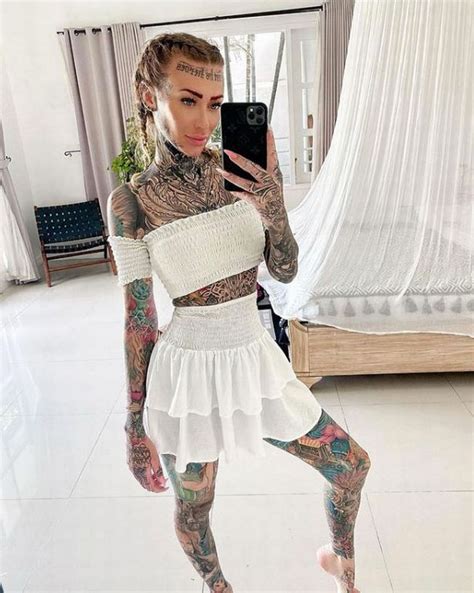 Britains Most Tattooed Woman Shows What She Looks Like With Ink Covered Up