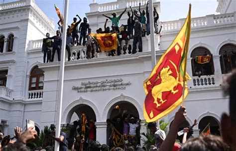 Sri Lanka Protesters Vacate Official Buildings Such Tv