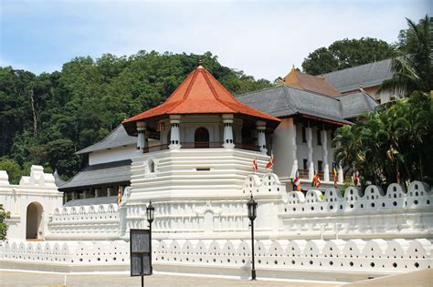 Temple Of The Sacred Tooth Relic In Kandy Sri Lanka Tiplr