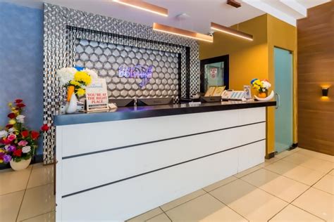 Club dolphin is a modern, city centre hotel located a short walk from sunway putra and quill shopping malls in kuala lumpur. هتل کلاب دلفین کوالالامپور Hotel Club Dolphin Kuala Lumpur ...