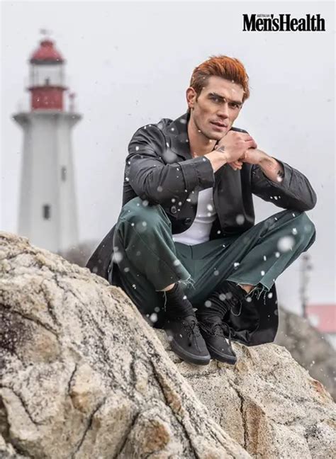 Sexy Kj Apa For Mens Health Australia Fringues De Séries