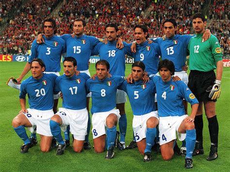 Die italienische nationalmannschaft gilt dank des ihr anhaftenden klischees, meist sehr defensiv eingestellt zu sein, international als schwer bespielbarer gegner. Paolo Maldini » Bildershow