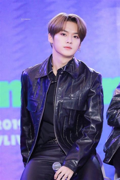 How can u look this good? | Lee know stray kids, Stray ...