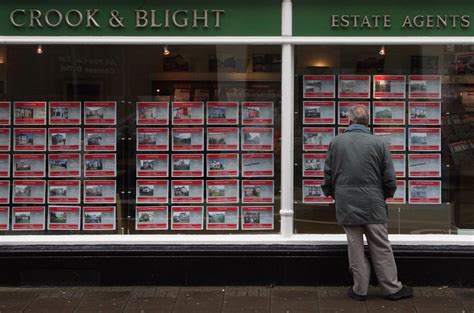 Mortgage Lenders Slash Rates Under 5 With Banks Including Halifax First Direct Hsbc Cutting
