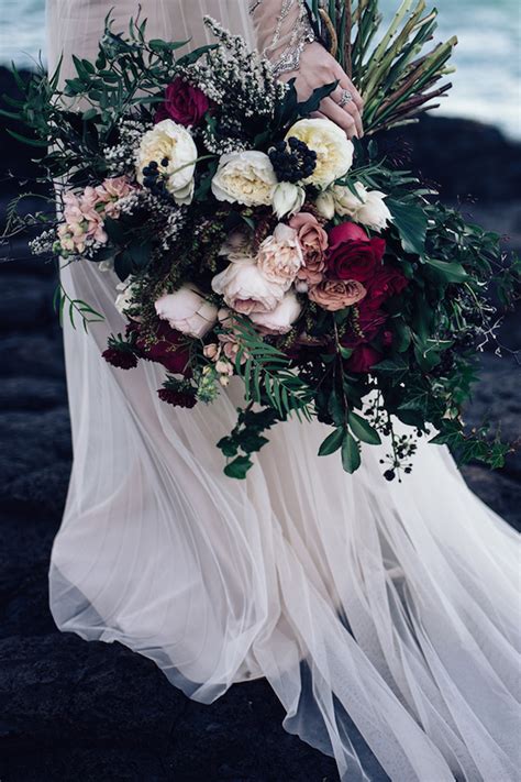 15 Stunning Winter Wedding Bouquets Belle The Magazine